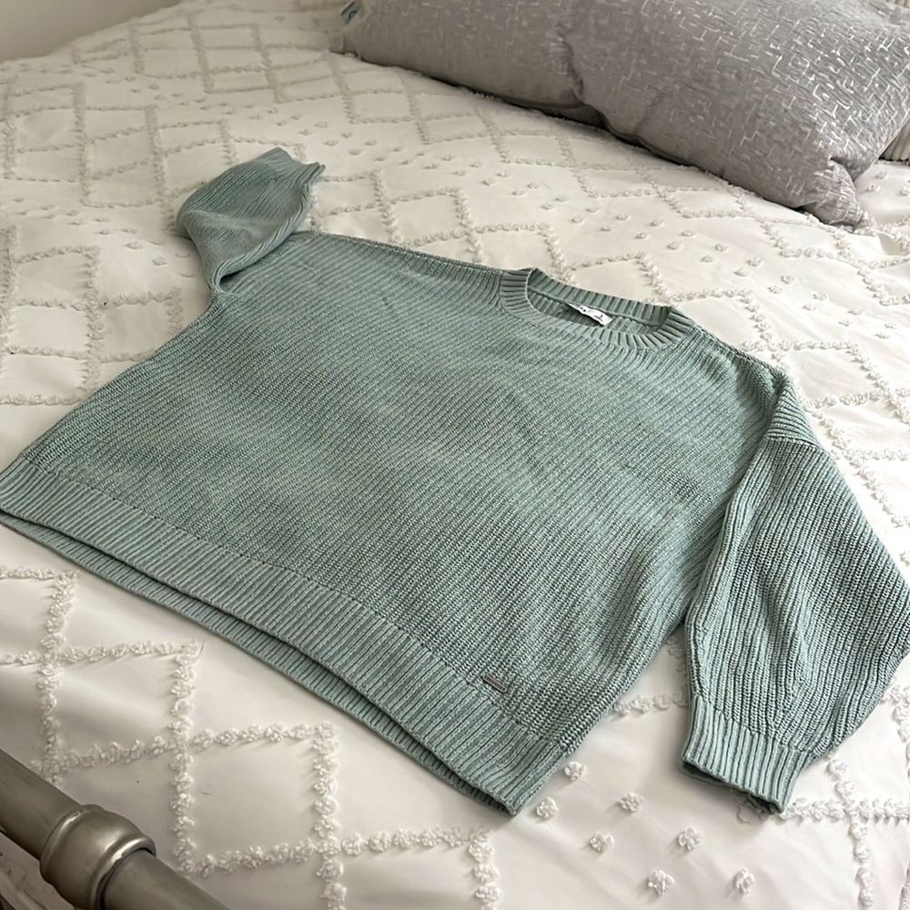 Hollister pale green sweater